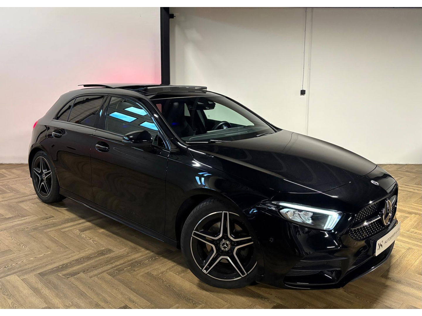 Mercedes-Benz A-Klasse 200 Premium Plus AMG PANO CAM