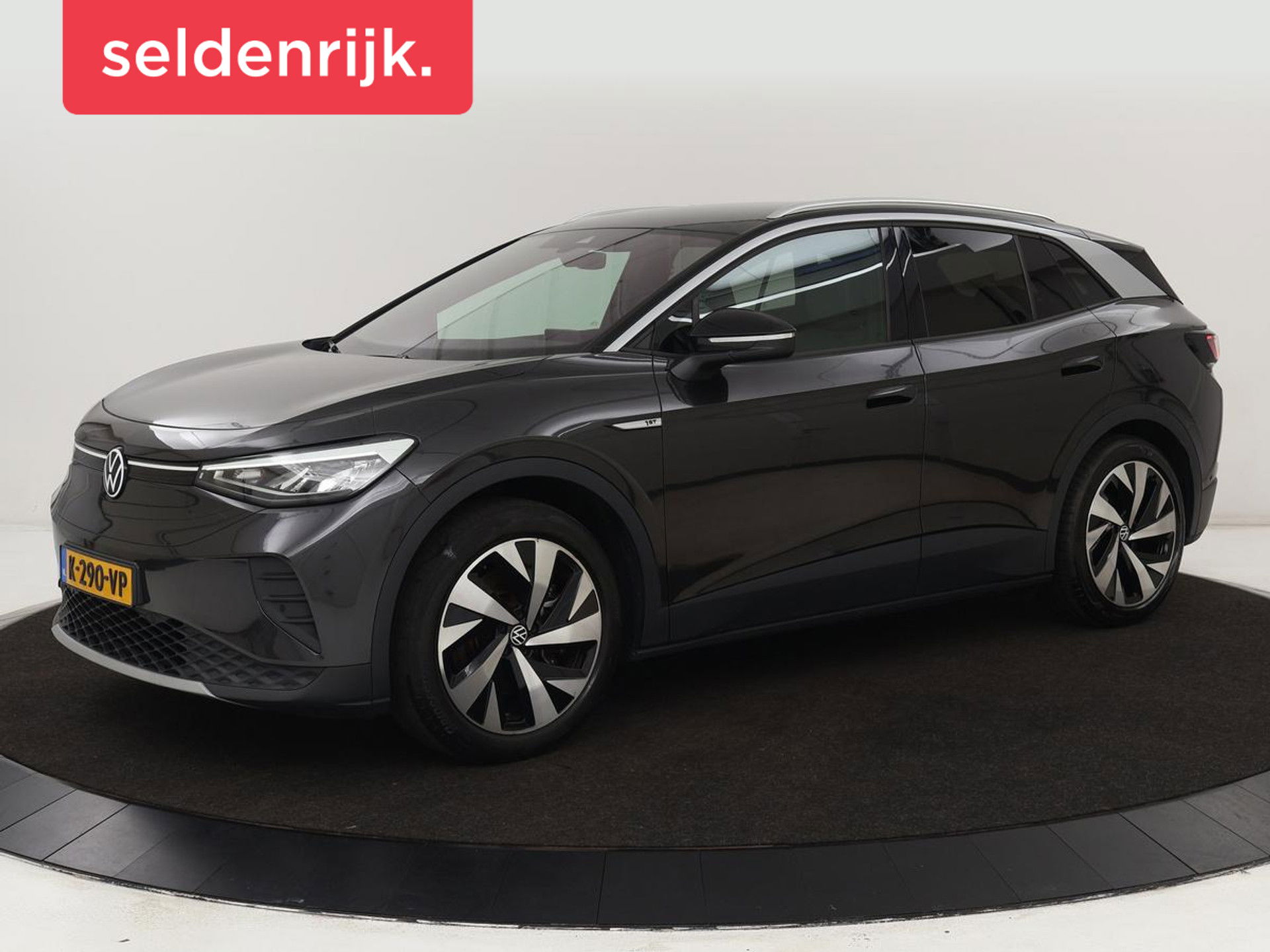 Volkswagen ID.4 Life 77 kWh | Trekhaak | Stoel & stuurverwarming | Camera | Adaptive cruise | Carplay | Navigatie | Parkeerhulp | Half leder