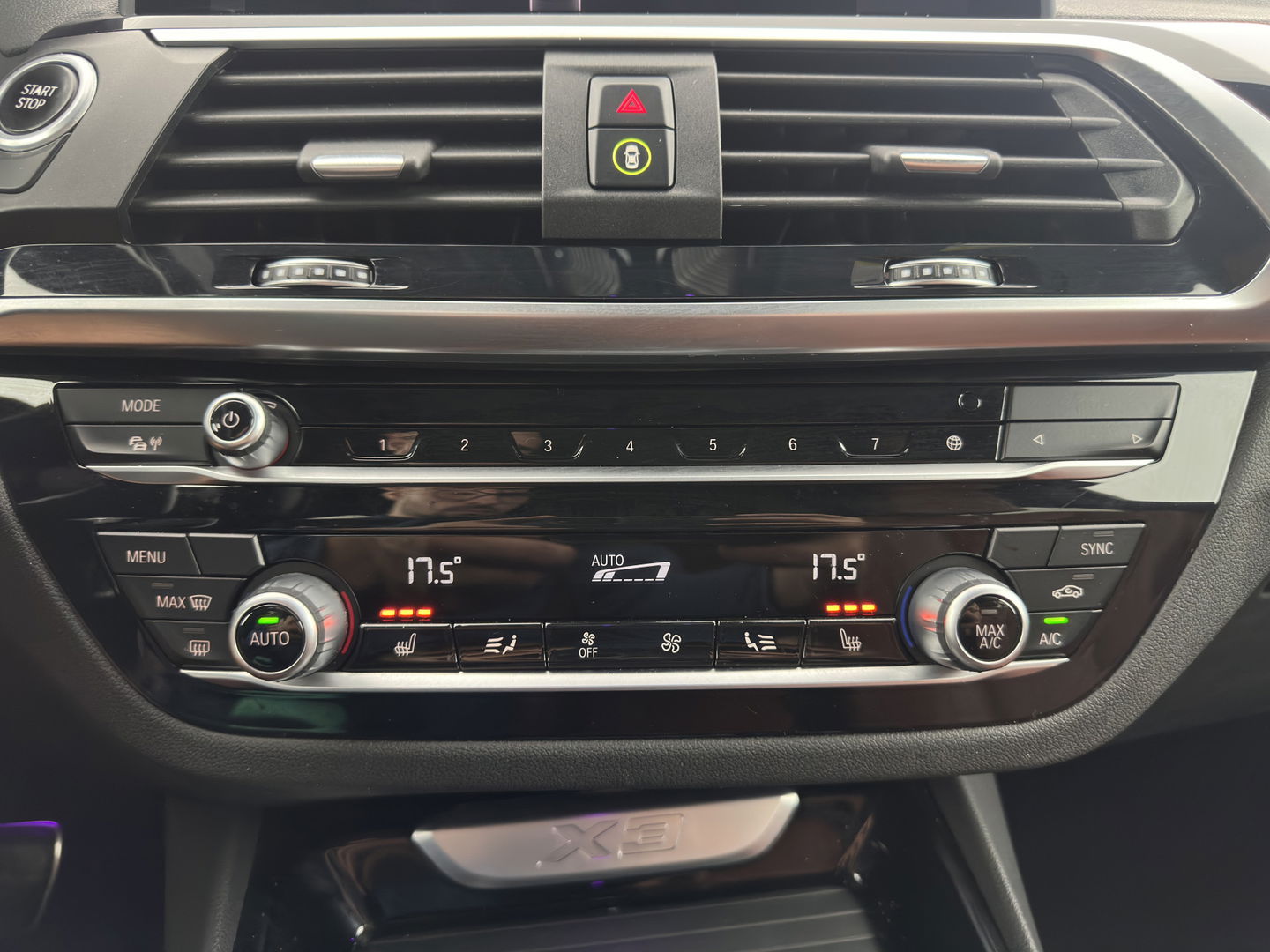 BMW X3 xDrive30e eDrive Edition M-Sportpack (INCL-BTW) *LUXURY-LEATHER | FULL-LED | DIGI-COCKPIT | HIFI-SOUND | CARPLAY | DAB+ | HEATED-SPORTSEATS | AMBIENT-LIGHT | TOWBAR | PRIVACY-GLASS | CARPLAY | SHIFT-PADDLES | 21''ALU*
