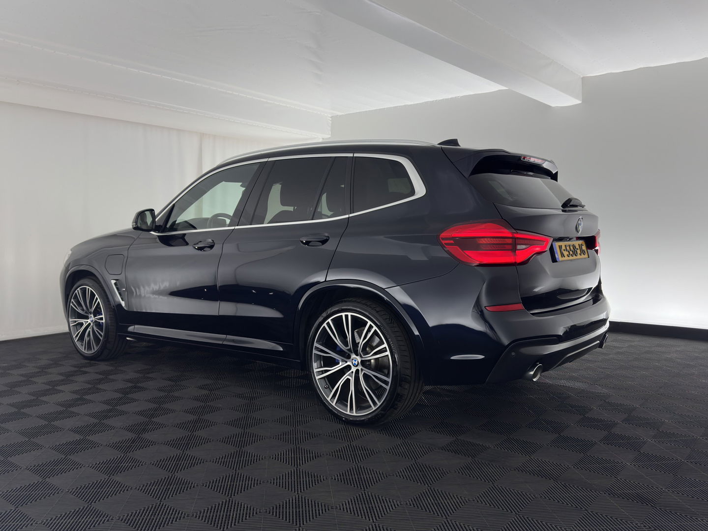 BMW X3 xDrive30e eDrive Edition M-Sportpack (INCL-BTW) *LUXURY-LEATHER | FULL-LED | DIGI-COCKPIT | HIFI-SOUND | CARPLAY | DAB+ | HEATED-SPORTSEATS | AMBIENT-LIGHT | TOWBAR  | PRIVACY-GLASS | CARPLAY | SHIFT-PADDLES |  21''ALU*