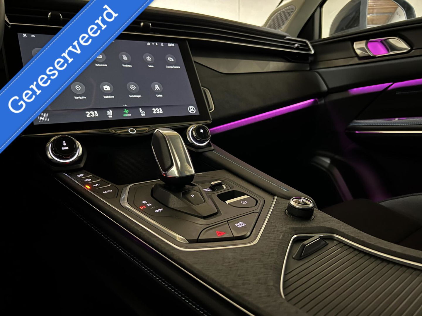 Lynk & Co 01 1.5 Plug-in Black Edition Carplay Sfeerver. 360° NAP