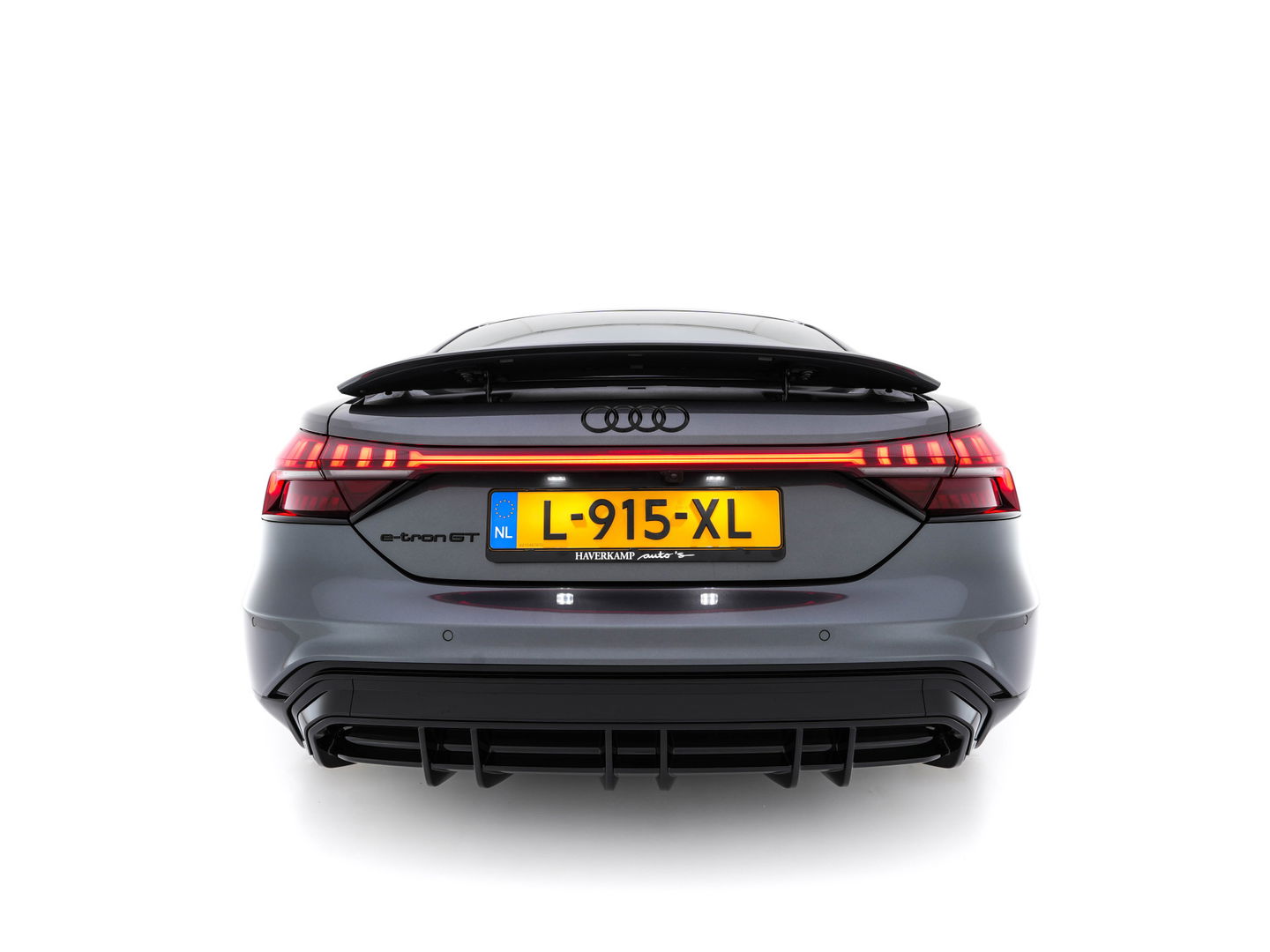 Audi e-tron GT 93 kWh Quattro [ 3-Fase ] {SOH-93%} (INCL-BTW) *PANO | FULL-LED | LUXURY-LEATHER | AUDI-SOUNDSYSTEM | DIGI-COCKPIT | NAVI-FULLMAP | HEATED-SPORTSEATS | TOP-VIEW | DAB | KEYLESS | LANE-ASSIST | SHIFT-PADDLES | PRIVACY-GLASS | 20