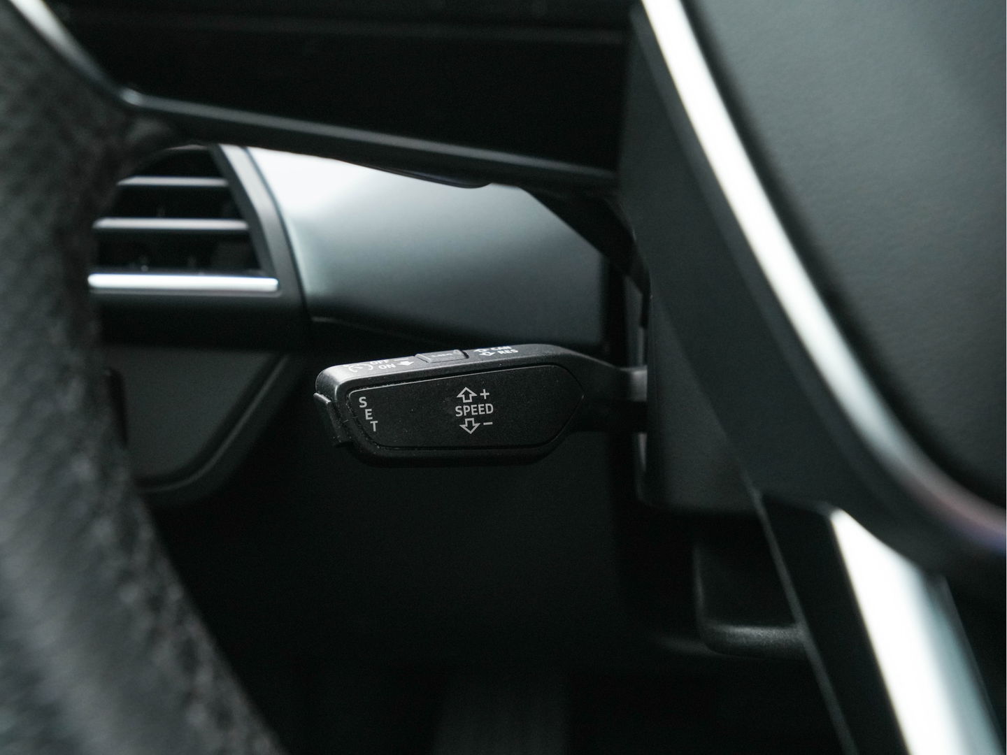Audi e-tron GT 93 kWh Quattro [ 3-Fase ] {SOH-93%} (INCL-BTW) *PANO | FULL-LED | LUXURY-LEATHER | AUDI-SOUNDSYSTEM | DIGI-COCKPIT | NAVI-FULLMAP | HEATED-SPORTSEATS | TOP-VIEW | DAB | KEYLESS | LANE-ASSIST | SHIFT-PADDLES | PRIVACY-GLASS | 20