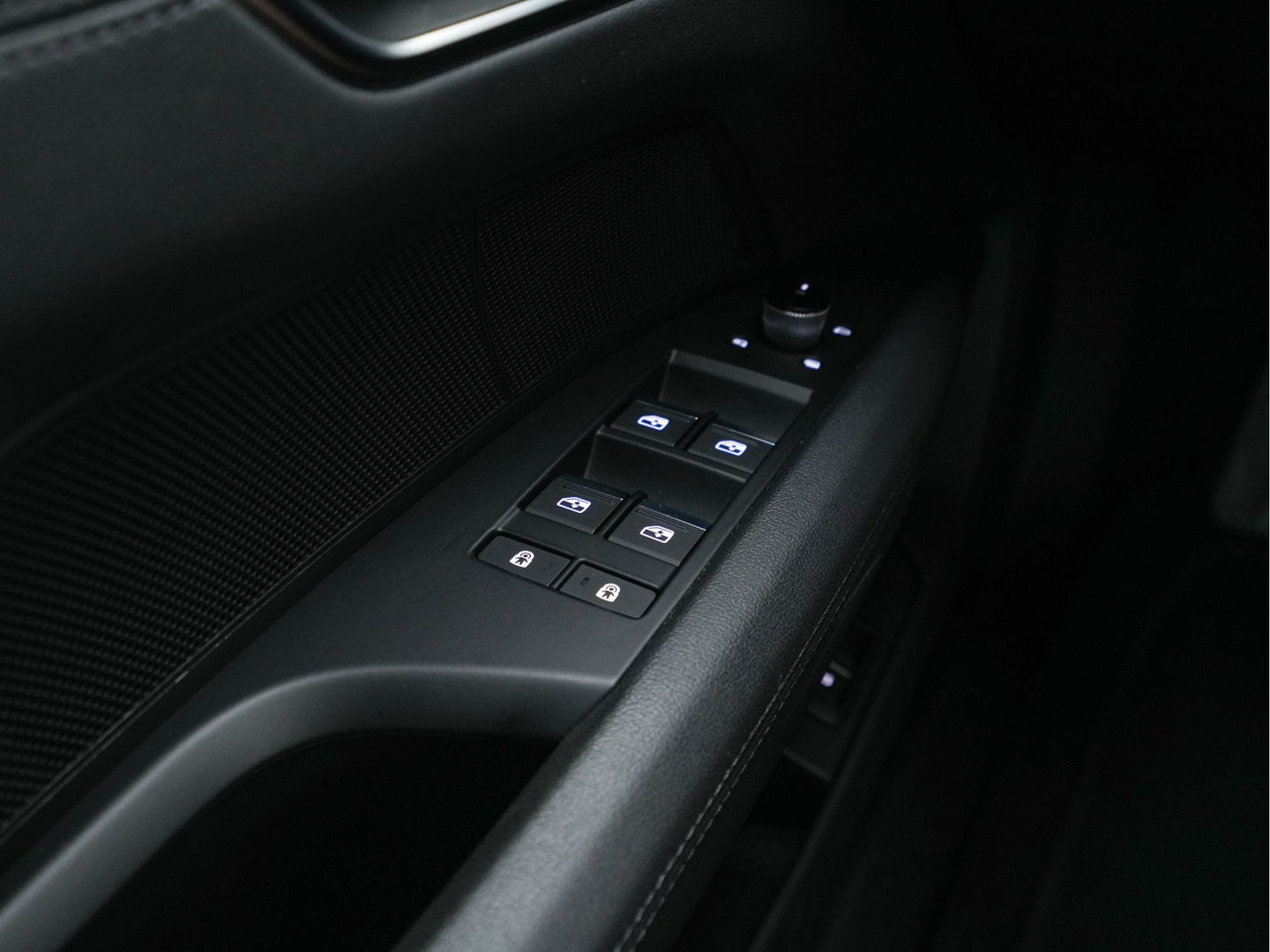 Audi e-tron GT 93 kWh Quattro [ 3-Fase ] {SOH-93%} (INCL-BTW) *PANO | FULL-LED | LUXURY-LEATHER | AUDI-SOUNDSYSTEM | DIGI-COCKPIT | NAVI-FULLMAP | HEATED-SPORTSEATS | TOP-VIEW | DAB | KEYLESS | LANE-ASSIST | SHIFT-PADDLES | PRIVACY-GLASS | 20