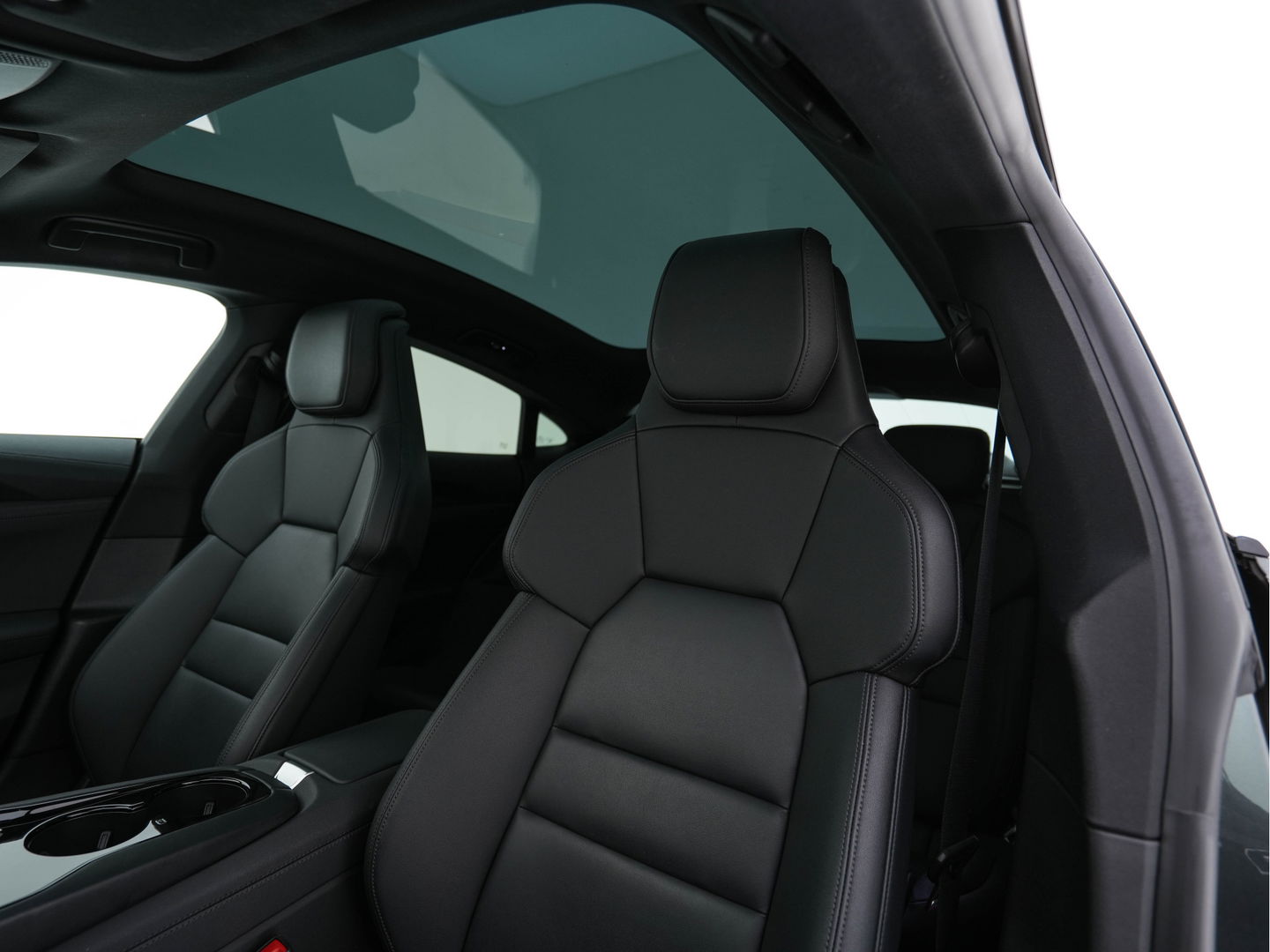 Audi e-tron GT 93 kWh Quattro [ 3-Fase ] {SOH-93%} (INCL-BTW) *PANO | FULL-LED | LUXURY-LEATHER | AUDI-SOUNDSYSTEM | DIGI-COCKPIT | NAVI-FULLMAP | HEATED-SPORTSEATS | TOP-VIEW | DAB | KEYLESS | LANE-ASSIST | SHIFT-PADDLES | PRIVACY-GLASS | 20