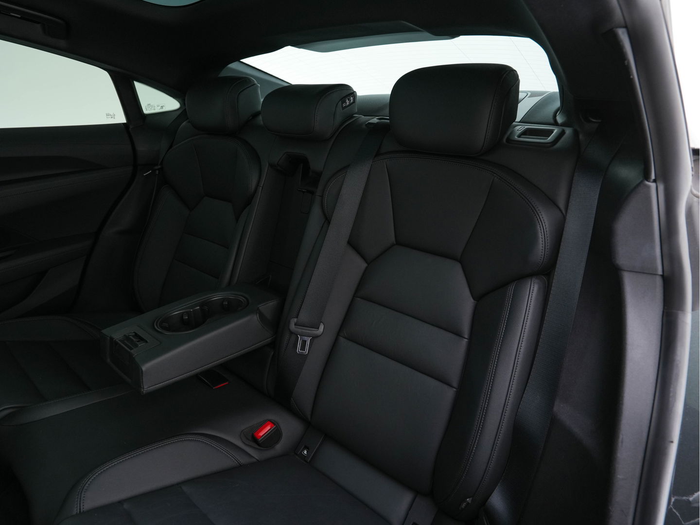 Audi e-tron GT 93 kWh Quattro [ 3-Fase ] {SOH-93%} (INCL-BTW) *PANO | FULL-LED | LUXURY-LEATHER | AUDI-SOUNDSYSTEM | DIGI-COCKPIT | NAVI-FULLMAP | HEATED-SPORTSEATS | TOP-VIEW | DAB | KEYLESS | LANE-ASSIST | SHIFT-PADDLES | PRIVACY-GLASS | 20