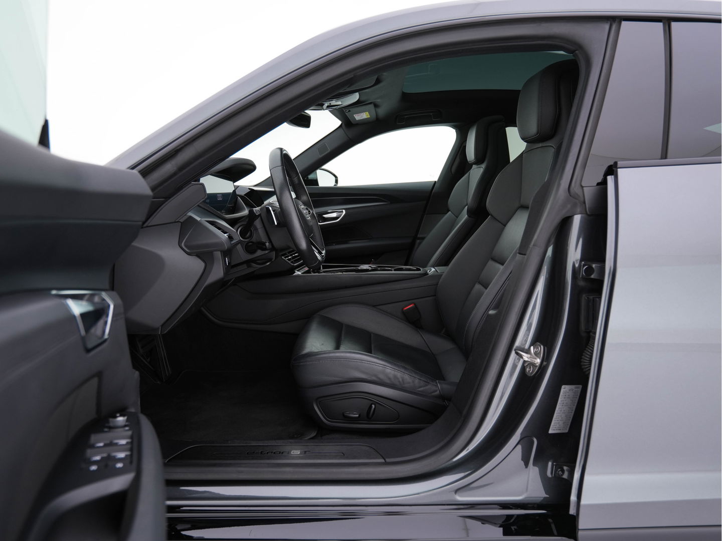 Audi e-tron GT 93 kWh Quattro [ 3-Fase ] {SOH-93%} (INCL-BTW) *PANO | FULL-LED | LUXURY-LEATHER | AUDI-SOUNDSYSTEM | DIGI-COCKPIT | NAVI-FULLMAP | HEATED-SPORTSEATS | TOP-VIEW | DAB | KEYLESS | LANE-ASSIST | SHIFT-PADDLES | PRIVACY-GLASS | 20