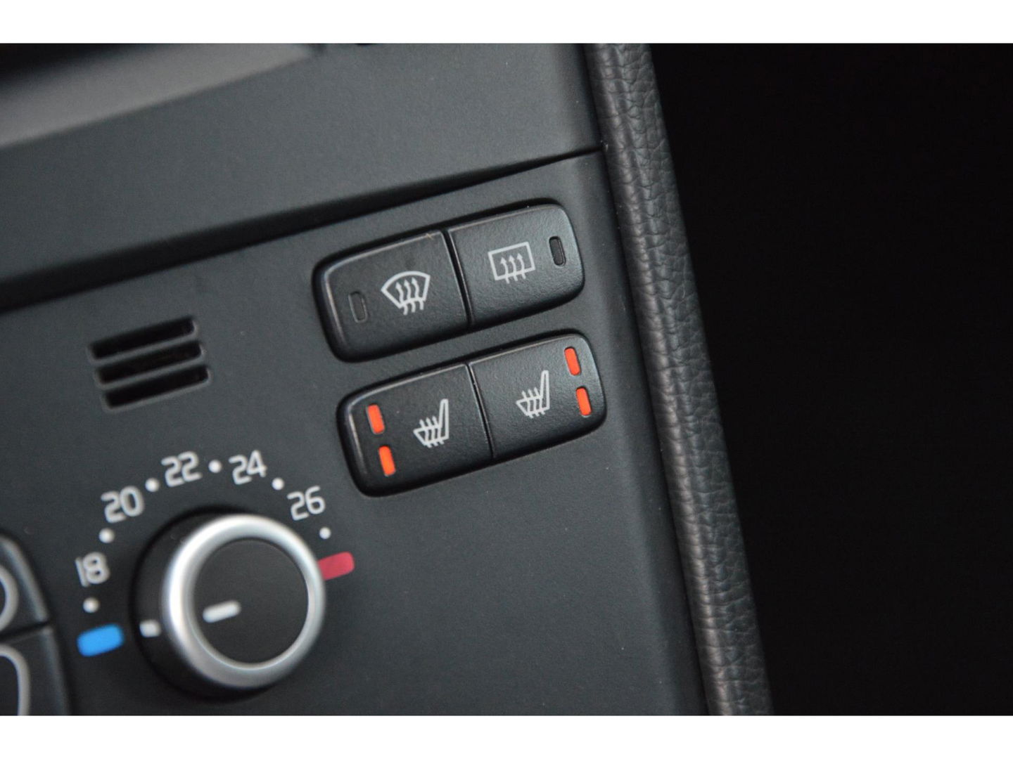 Volvo XC90 3.2 | Stoelverwarming | Achteruitrij Camera | High performance audio | Cruise Control |