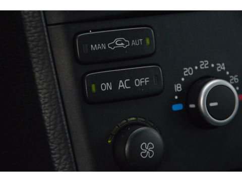 Volvo XC90 3.2 | Stoelverwarming | Achteruitrij Camera | High performance audio | Cruise Control |