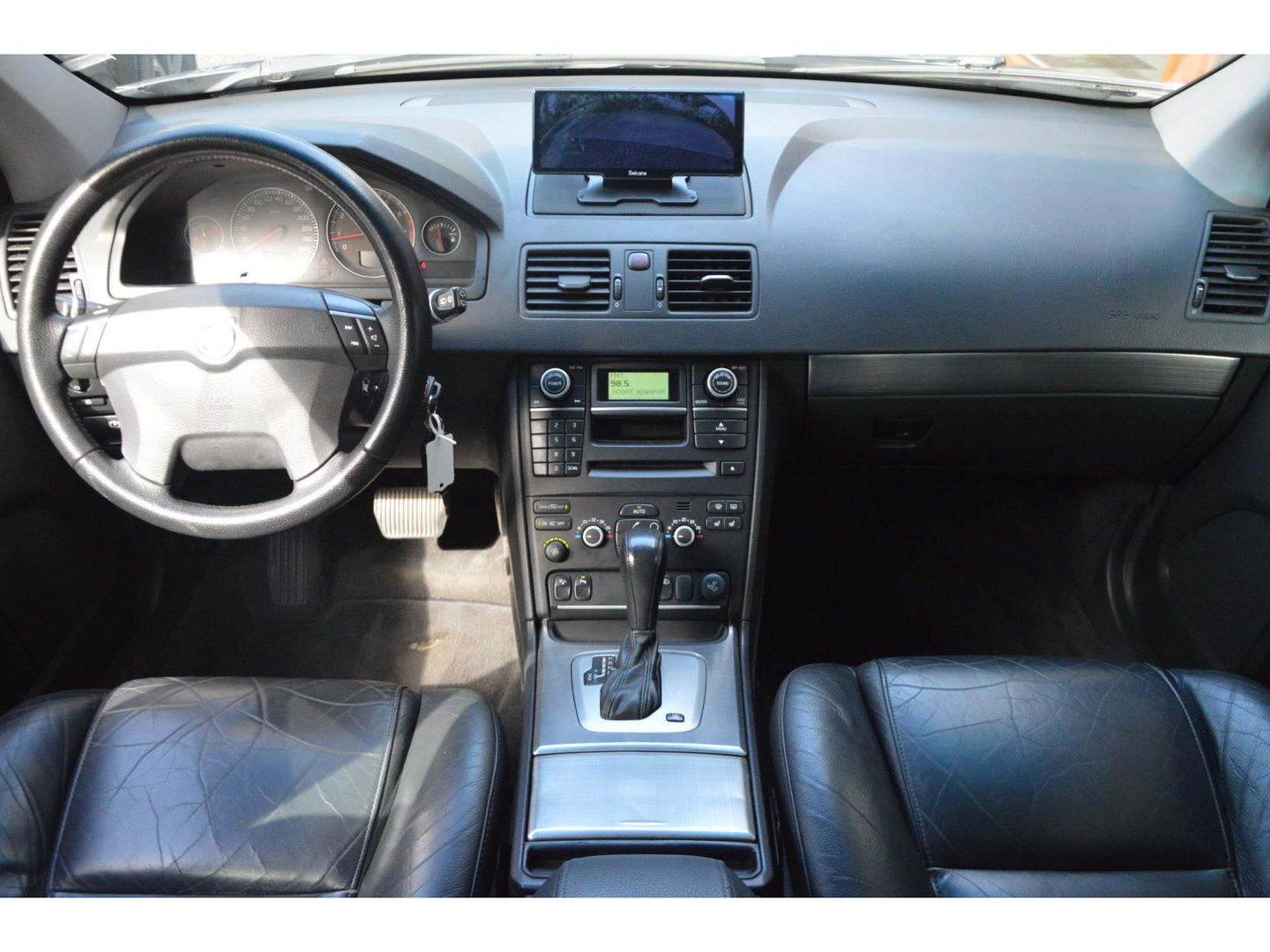 Volvo XC90 3.2 | Stoelverwarming | Achteruitrij Camera | High performance audio | Cruise Control |