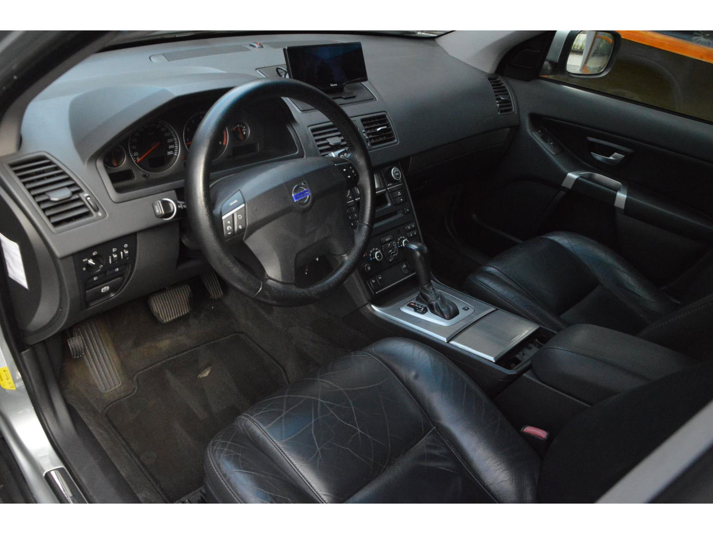 Volvo XC90 3.2 | Stoelverwarming | Achteruitrij Camera | High performance audio | Cruise Control |