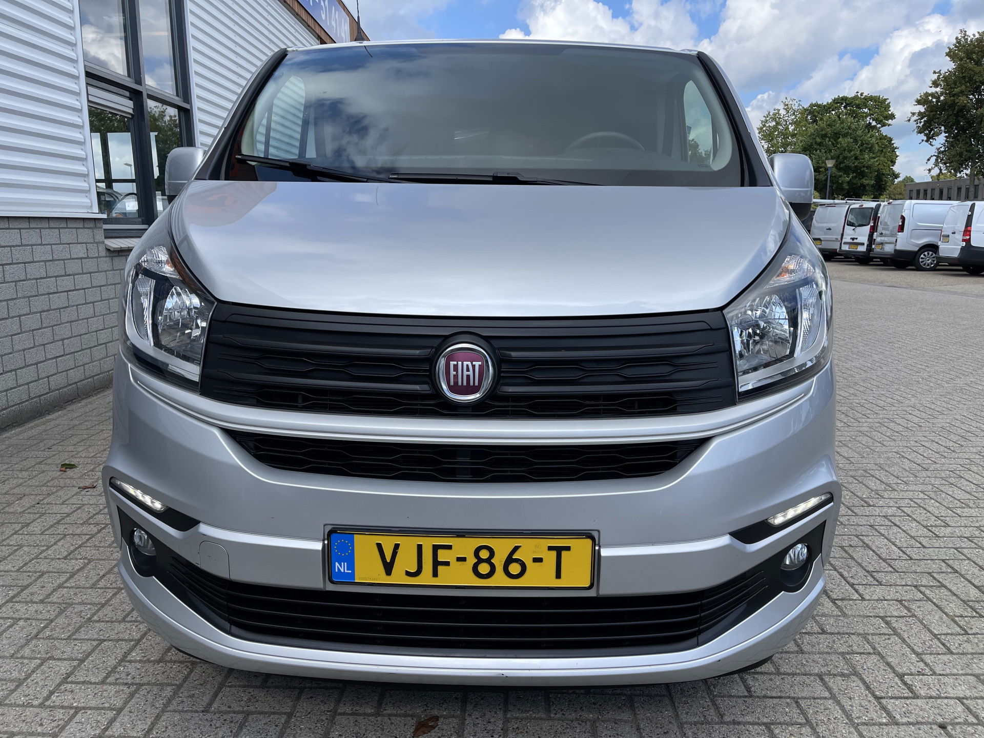 Fiat Talento 2.0 MultiJet 145pk L2H1 Business Pro DC 5 persoons / vaste prijs rijklaar € 20.950 ex btw / lease vanaf € 342 / euro 6 diesel / bpm vrij / airco / cruise / camera / trekhaak !