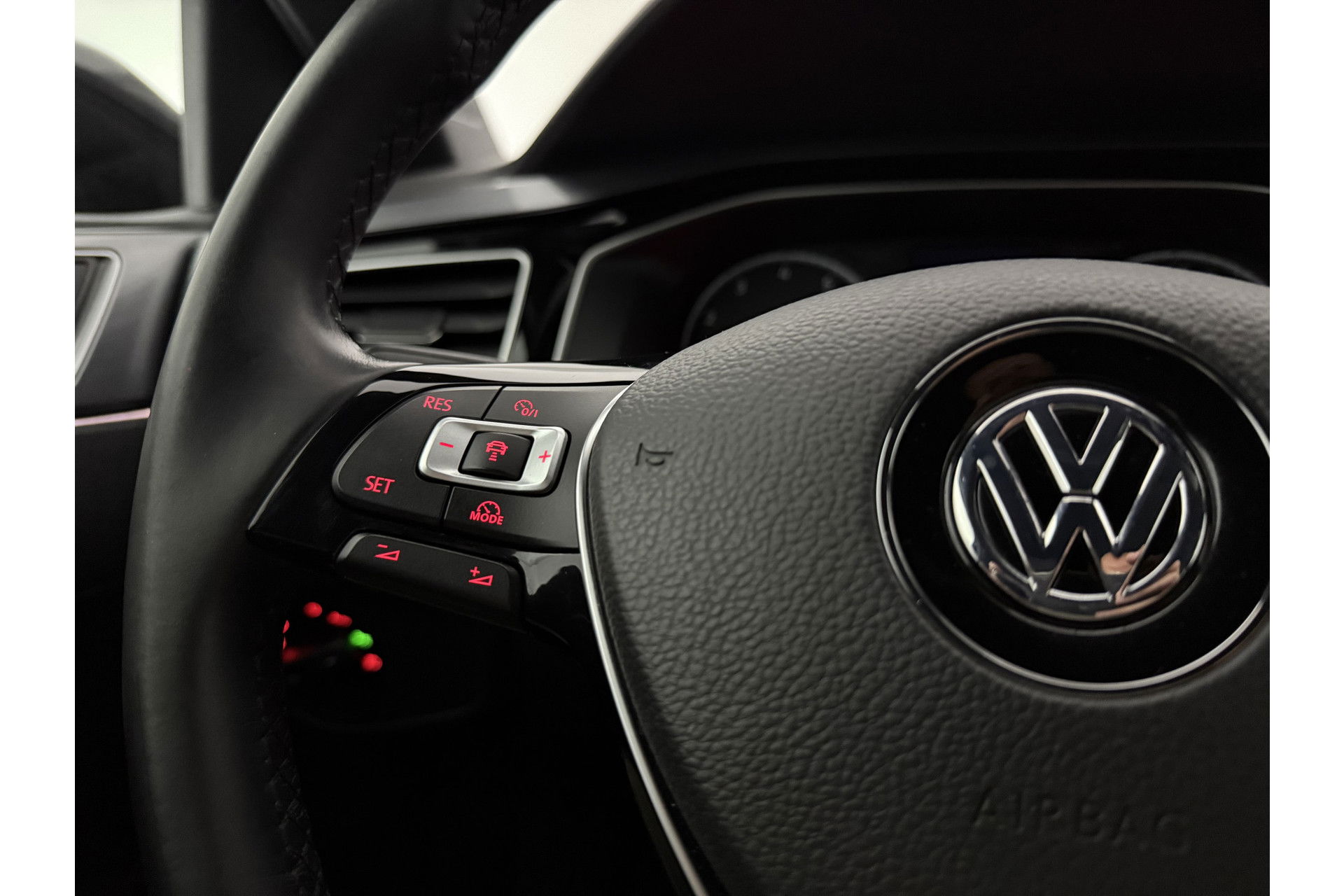 Volkswagen Polo 1.0 TSI R-line LED Carplay ACC Clima Navi PDC 17"LMV