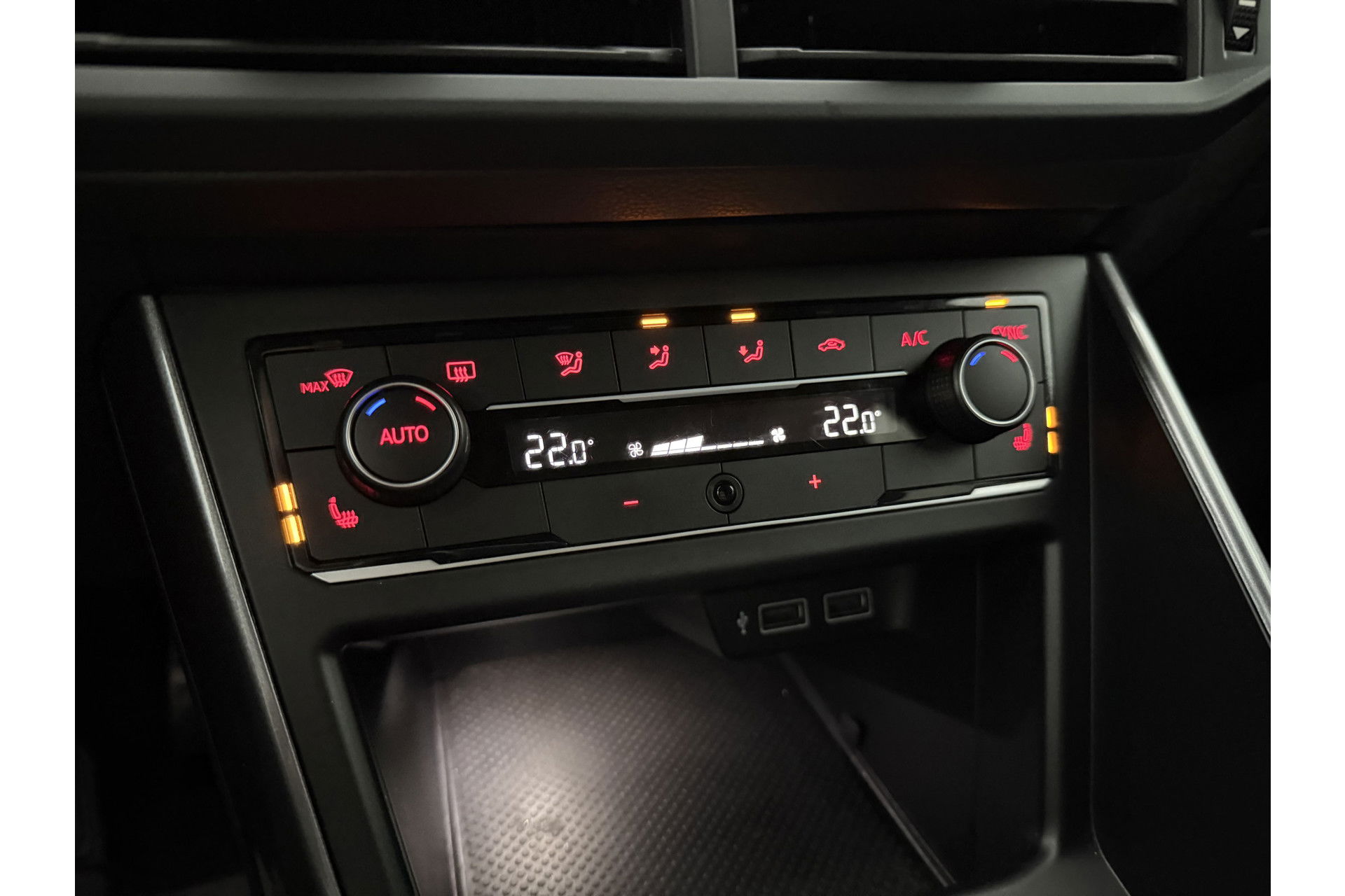Volkswagen Polo 1.0 TSI R-line LED Carplay ACC Clima Navi PDC 17"LMV