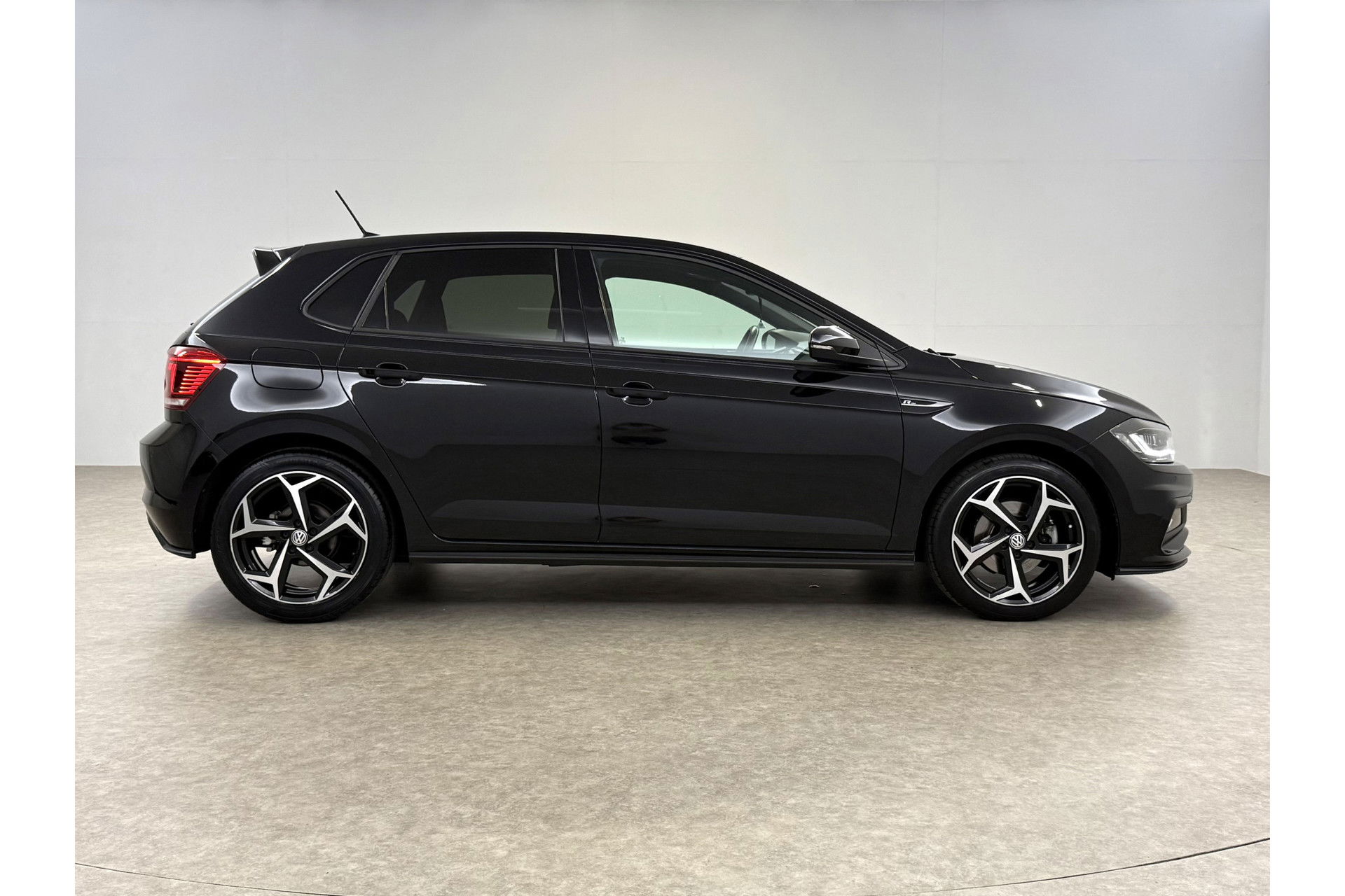 Volkswagen Polo 1.0 TSI R-line LED Carplay ACC Clima Navi PDC 17"LMV