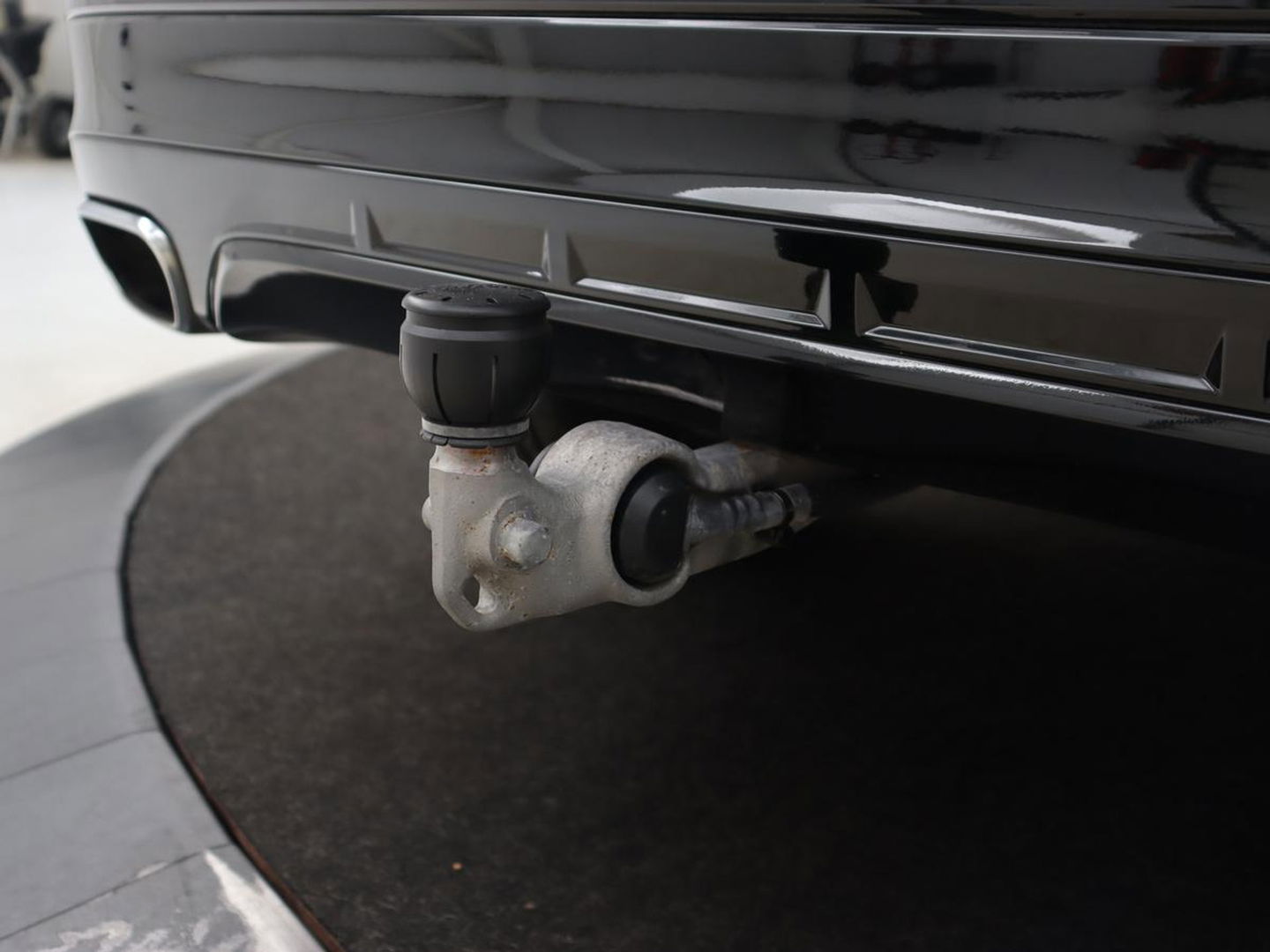Volvo XC60 2.0 T5 R Design | Panoramadak | Trekhaak | Adaptive cruise | Leder/Alcantara | Camera | Head-Up | Stoelverwarming | Carplay | Navigatie | Full LED | Harman/Kardon