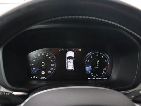 Volvo XC60 2.0 T5 R Design | Panoramadak | Trekhaak | Adaptive cruise | Leder/Alcantara | Camera | Head-Up | Stoelverwarming | Carplay | Navigatie | Full LED | Harman/Kardon