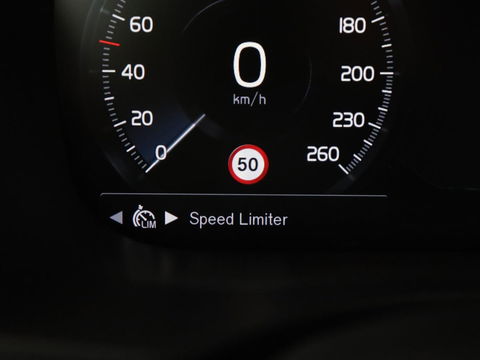 Volvo XC60 2.0 T5 R Design | Panoramadak | Trekhaak | Adaptive cruise | Leder/Alcantara | Camera | Head-Up | Stoelverwarming | Carplay | Navigatie | Full LED | Harman/Kardon