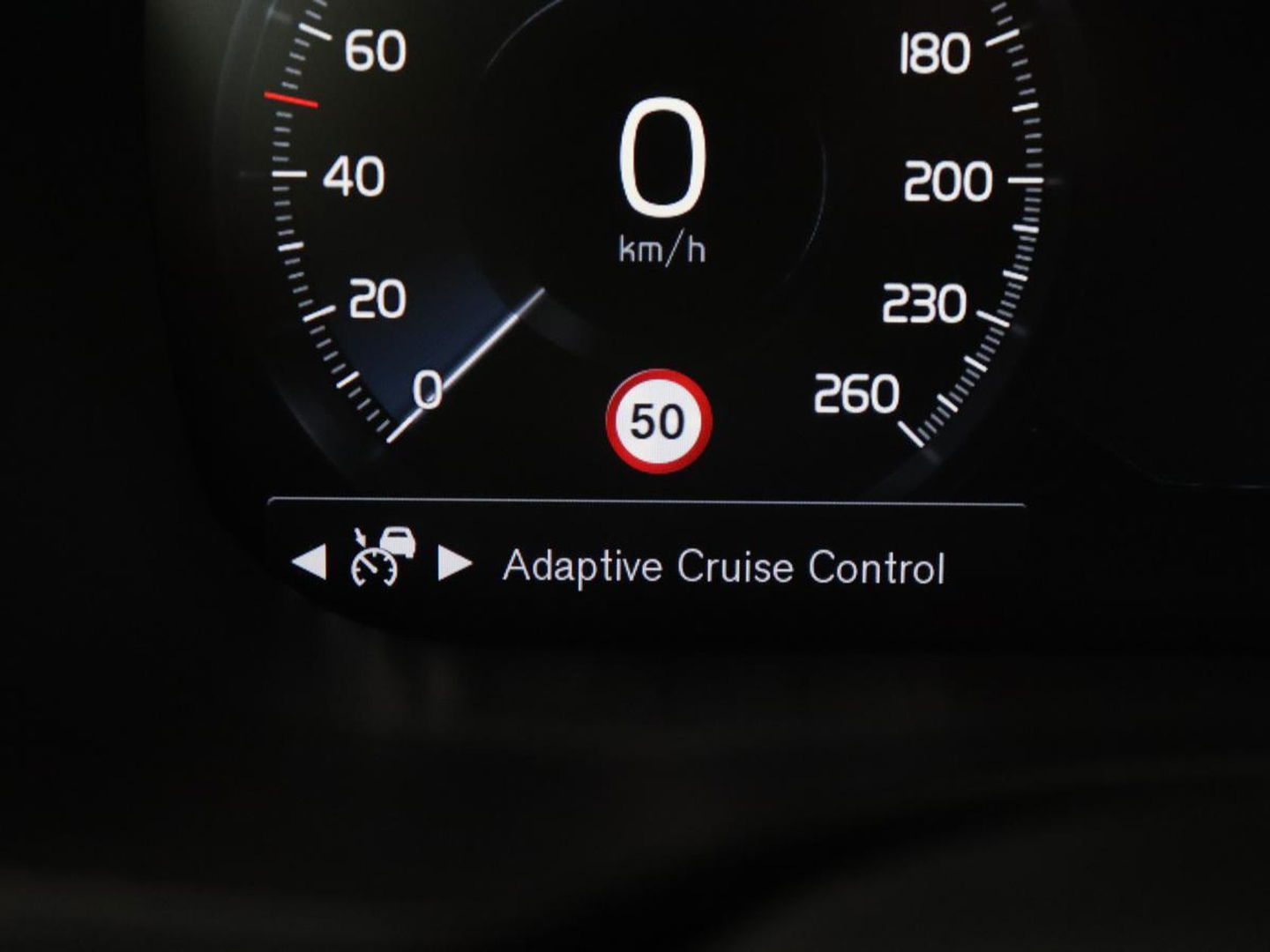 Volvo XC60 2.0 T5 R Design | Panoramadak | Trekhaak | Adaptive cruise | Leder/Alcantara | Camera | Head-Up | Stoelverwarming | Carplay | Navigatie | Full LED | Harman/Kardon