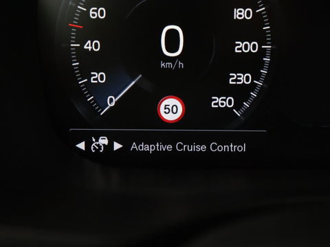 Volvo XC60 2.0 T5 R Design | Panoramadak | Trekhaak | Adaptive cruise | Leder/Alcantara | Camera | Head-Up | Stoelverwarming | Carplay | Navigatie | Full LED | Harman/Kardon