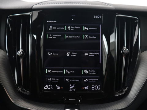 Volvo XC60 2.0 T5 R Design | Panoramadak | Trekhaak | Adaptive cruise | Leder/Alcantara | Camera | Head-Up | Stoelverwarming | Carplay | Navigatie | Full LED | Harman/Kardon