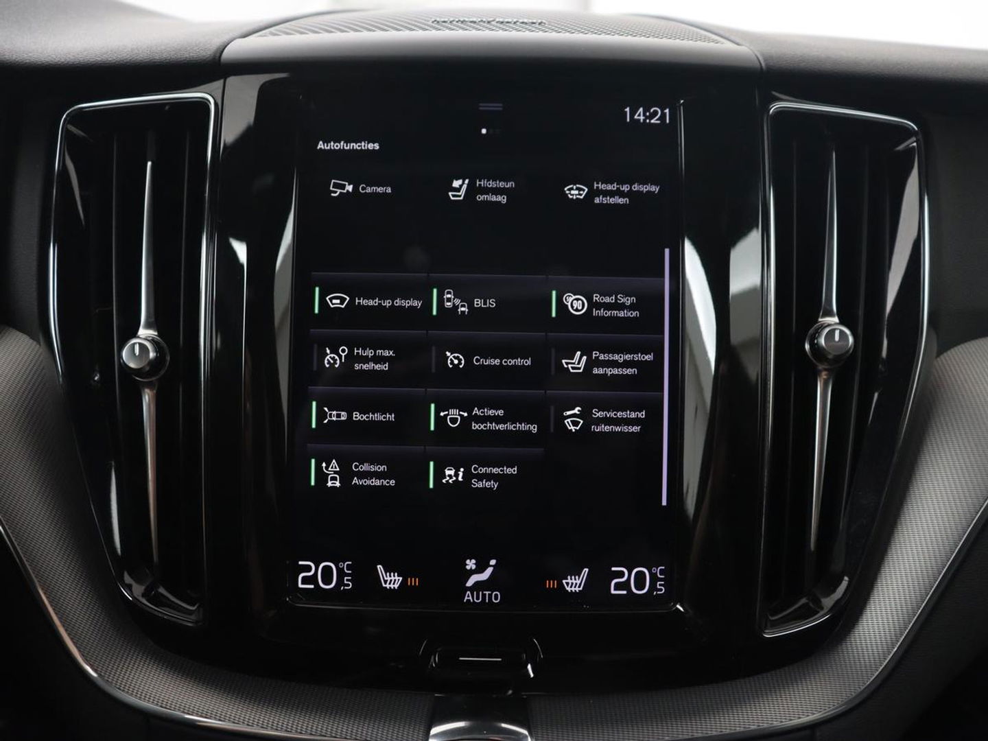 Volvo XC60 2.0 T5 R Design | Panoramadak | Trekhaak | Adaptive cruise | Leder/Alcantara | Camera | Head-Up | Stoelverwarming | Carplay | Navigatie | Full LED | Harman/Kardon