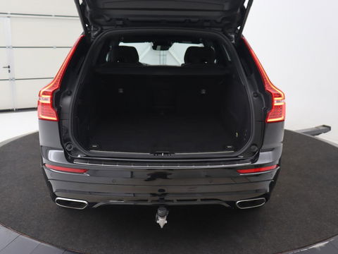 Volvo XC60 2.0 T5 R Design | Panoramadak | Trekhaak | Adaptive cruise | Leder/Alcantara | Camera | Head-Up | Stoelverwarming | Carplay | Navigatie | Full LED | Harman/Kardon