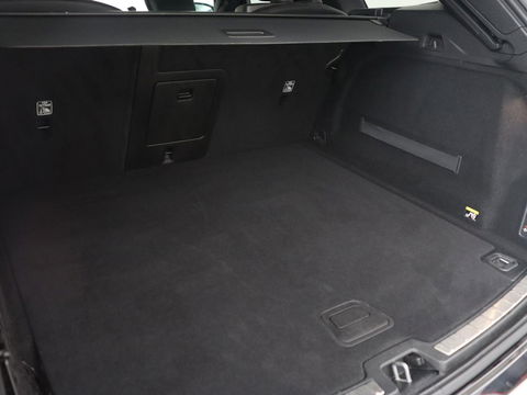 Volvo XC60 2.0 T5 R Design | Panoramadak | Trekhaak | Adaptive cruise | Leder/Alcantara | Camera | Head-Up | Stoelverwarming | Carplay | Navigatie | Full LED | Harman/Kardon