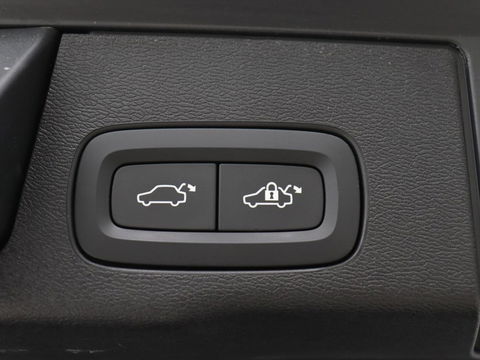 Volvo XC60 2.0 T5 R Design | Panoramadak | Trekhaak | Adaptive cruise | Leder/Alcantara | Camera | Head-Up | Stoelverwarming | Carplay | Navigatie | Full LED | Harman/Kardon