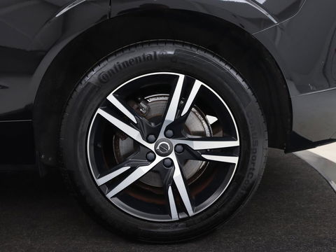 Volvo XC60 2.0 T5 R Design | Panoramadak | Trekhaak | Adaptive cruise | Leder/Alcantara | Camera | Head-Up | Stoelverwarming | Carplay | Navigatie | Full LED | Harman/Kardon
