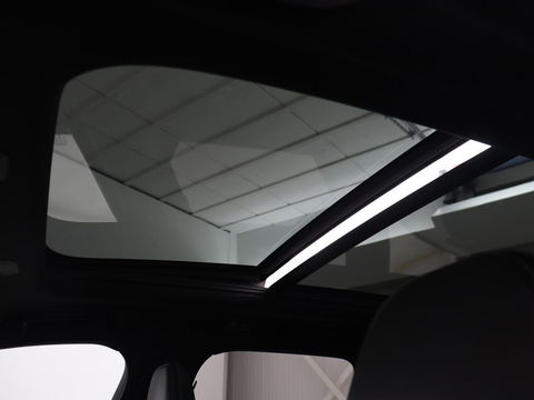 Volvo XC60 2.0 T5 R Design | Panoramadak | Trekhaak | Adaptive cruise | Leder/Alcantara | Camera | Head-Up | Stoelverwarming | Carplay | Navigatie | Full LED | Harman/Kardon
