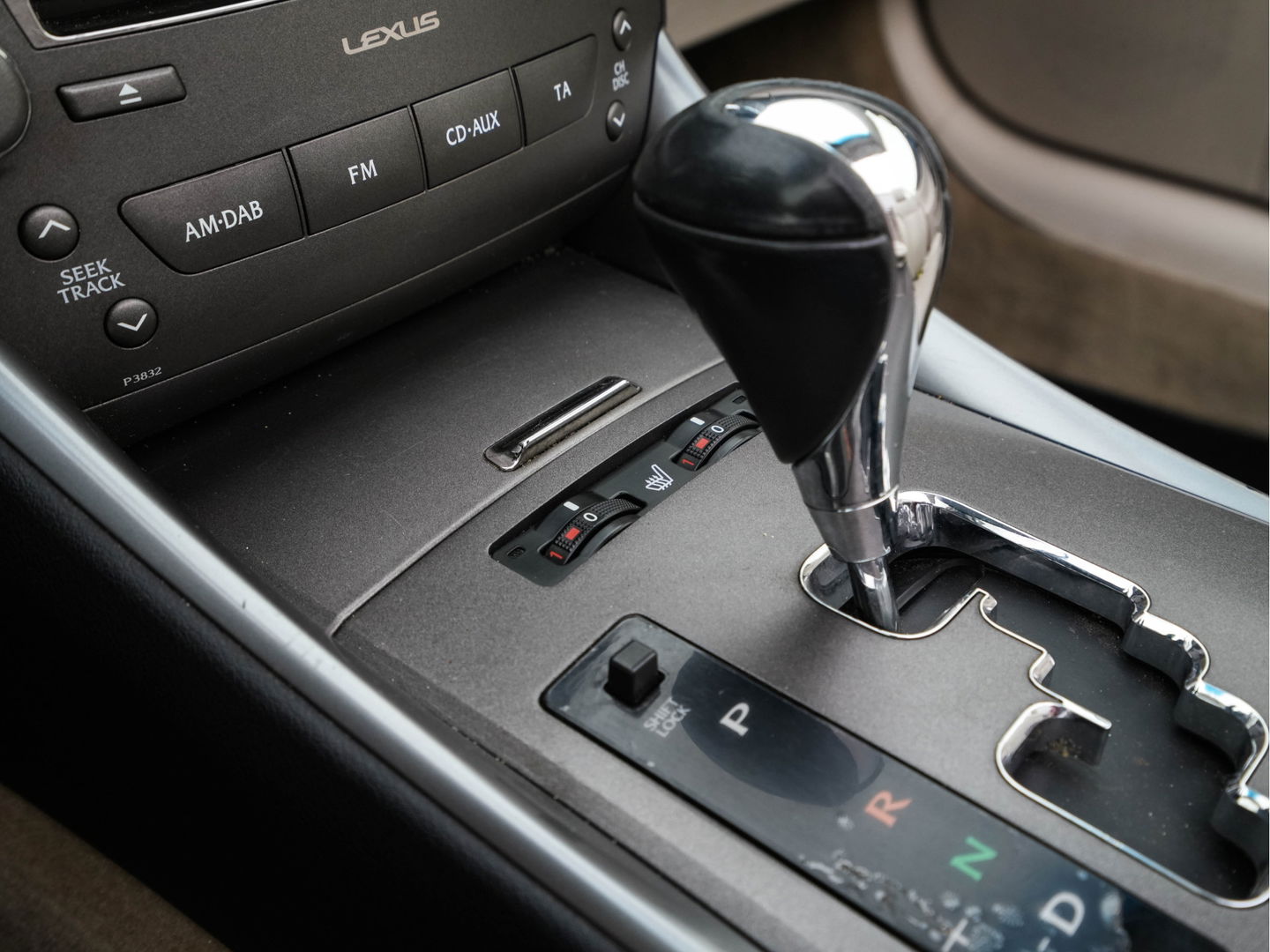 Lexus IS Cabriolet 250C Luxury AUT. * LUXURY-LEATHER | NAVI-FULLMAP | KEYLESS | PDC | SHIFT-PADDLES | CRUISE | ECC | HEATED-SEATS | CAMERA | AIRSCARF | 18''ALU *