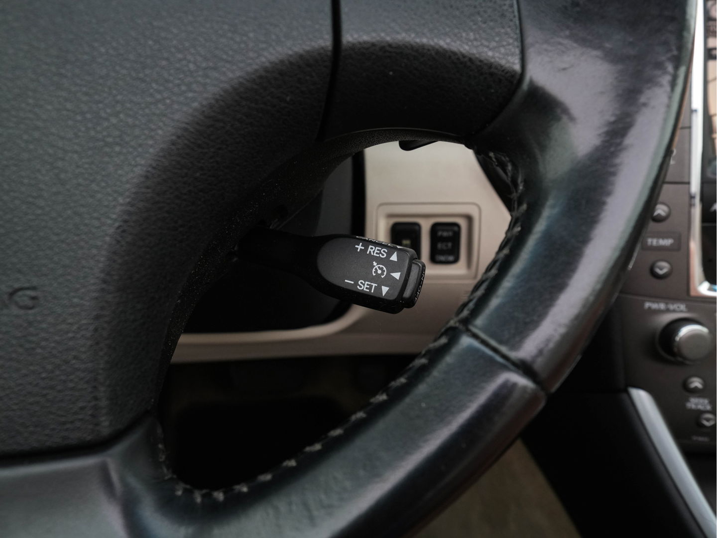 Lexus IS Cabriolet 250C Luxury AUT. * LUXURY-LEATHER | NAVI-FULLMAP | KEYLESS | PDC | SHIFT-PADDLES | CRUISE | ECC | HEATED-SEATS | CAMERA | AIRSCARF | 18''ALU *