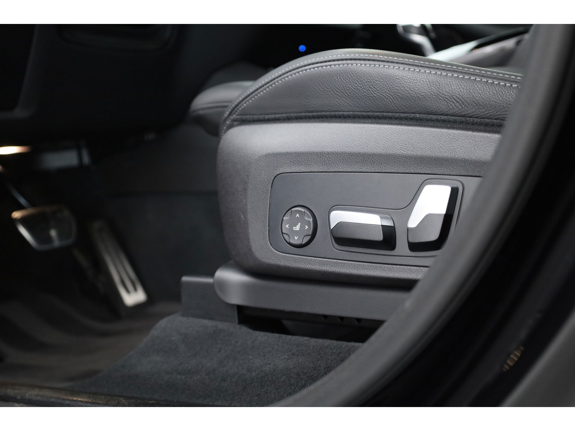 BMW X3 xDrive30e M Sport | Pano | HUD | Camera | 20'' | Leder | Keyless | Apple CarPlay