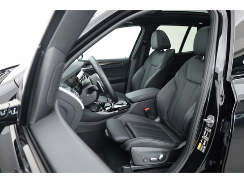 BMW X3 xDrive30e M Sport | Pano | HUD | Camera | 20'' | Leder | Keyless | Apple CarPlay