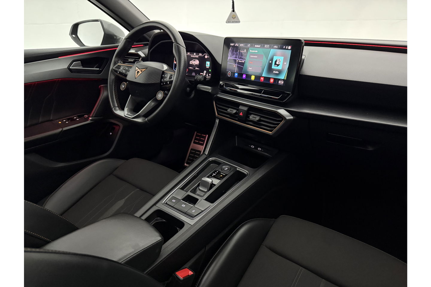 CUPRA Leon Sportstourer 1.4 e-Hybrid VZ Performance | 245PK | Panoramadak | Virtual Cockpit | Memory Seats | Sfeer | LED | Clima | Cruise | Navi | PDC | 19''LMV