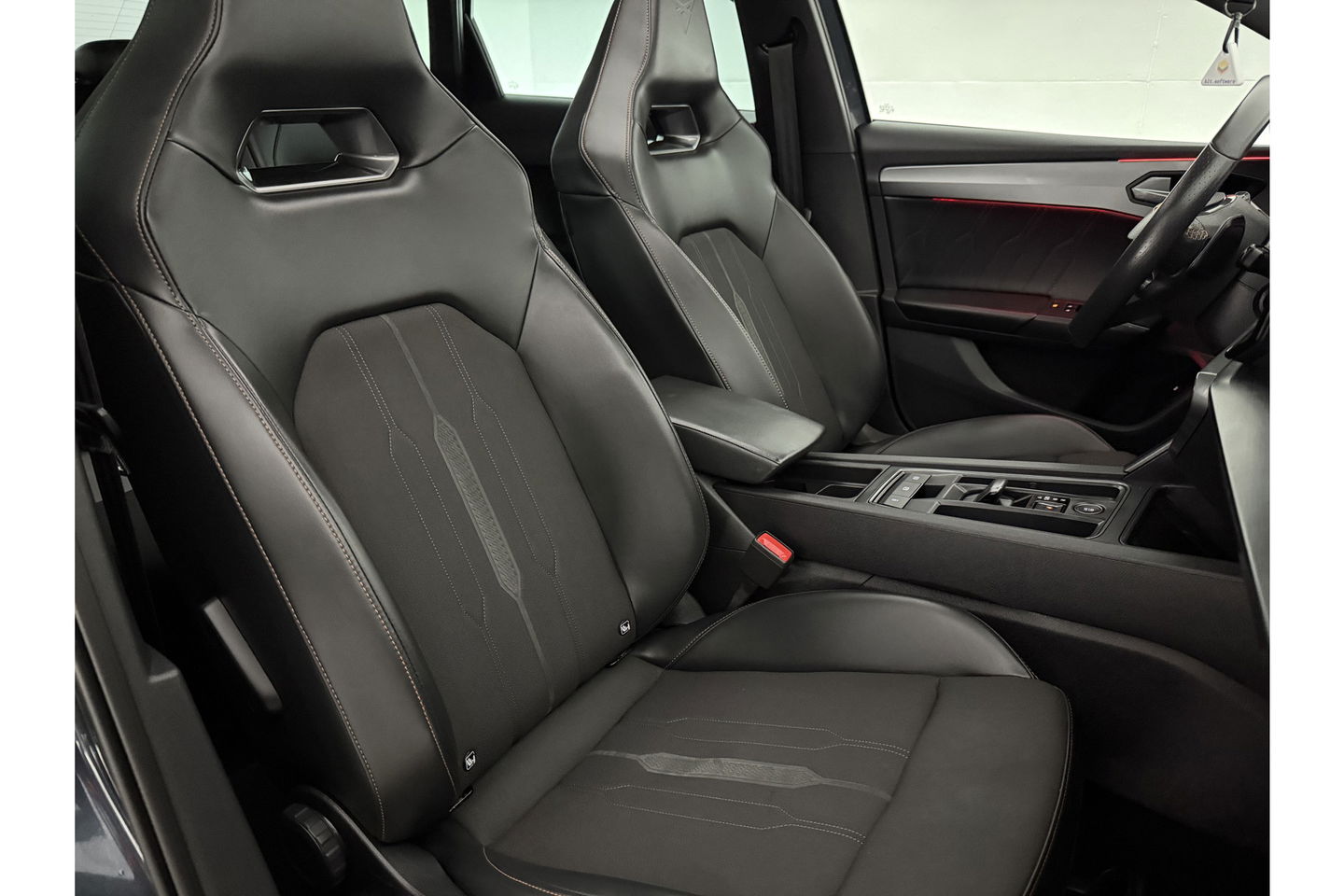 CUPRA Leon Sportstourer 1.4 e-Hybrid VZ Performance | 245PK | Panoramadak | Virtual Cockpit | Memory Seats | Sfeer | LED | Clima | Cruise | Navi | PDC | 19''LMV