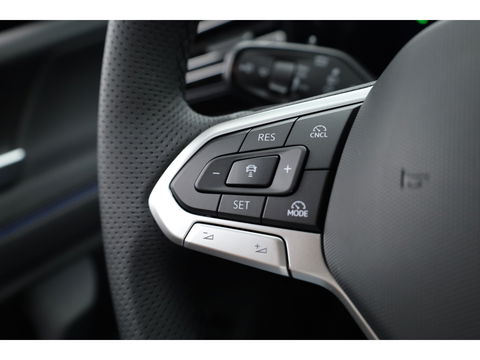 Volkswagen Tiguan 1.5 eHybrid R-Line Black Style 272pk | Pano | Massage | Adapt. Cruise | Elek. Trekhaak | IQ. Light | Camera | Keyless