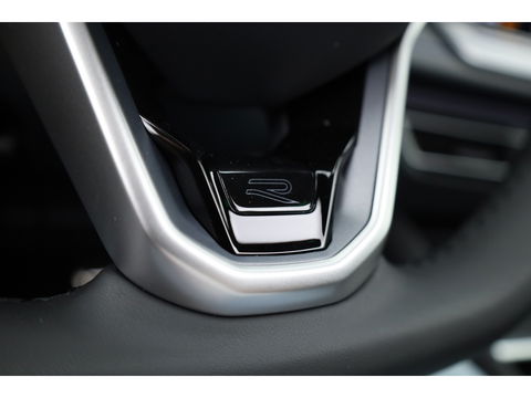 Volkswagen Tiguan 1.5 eHybrid R-Line Black Style 272pk | Pano | Massage | Adapt. Cruise | Elek. Trekhaak | IQ. Light | Camera | Keyless