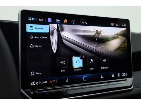 Volkswagen Tiguan 1.5 eHybrid R-Line Black Style 272pk | Pano | Massage | Adapt. Cruise | Elek. Trekhaak | IQ. Light | Camera | Keyless