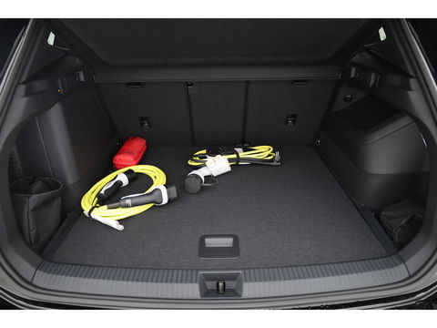 Volkswagen Tiguan 1.5 eHybrid R-Line Black Style 272pk | Pano | Massage | Adapt. Cruise | Elek. Trekhaak | IQ. Light | Camera | Keyless