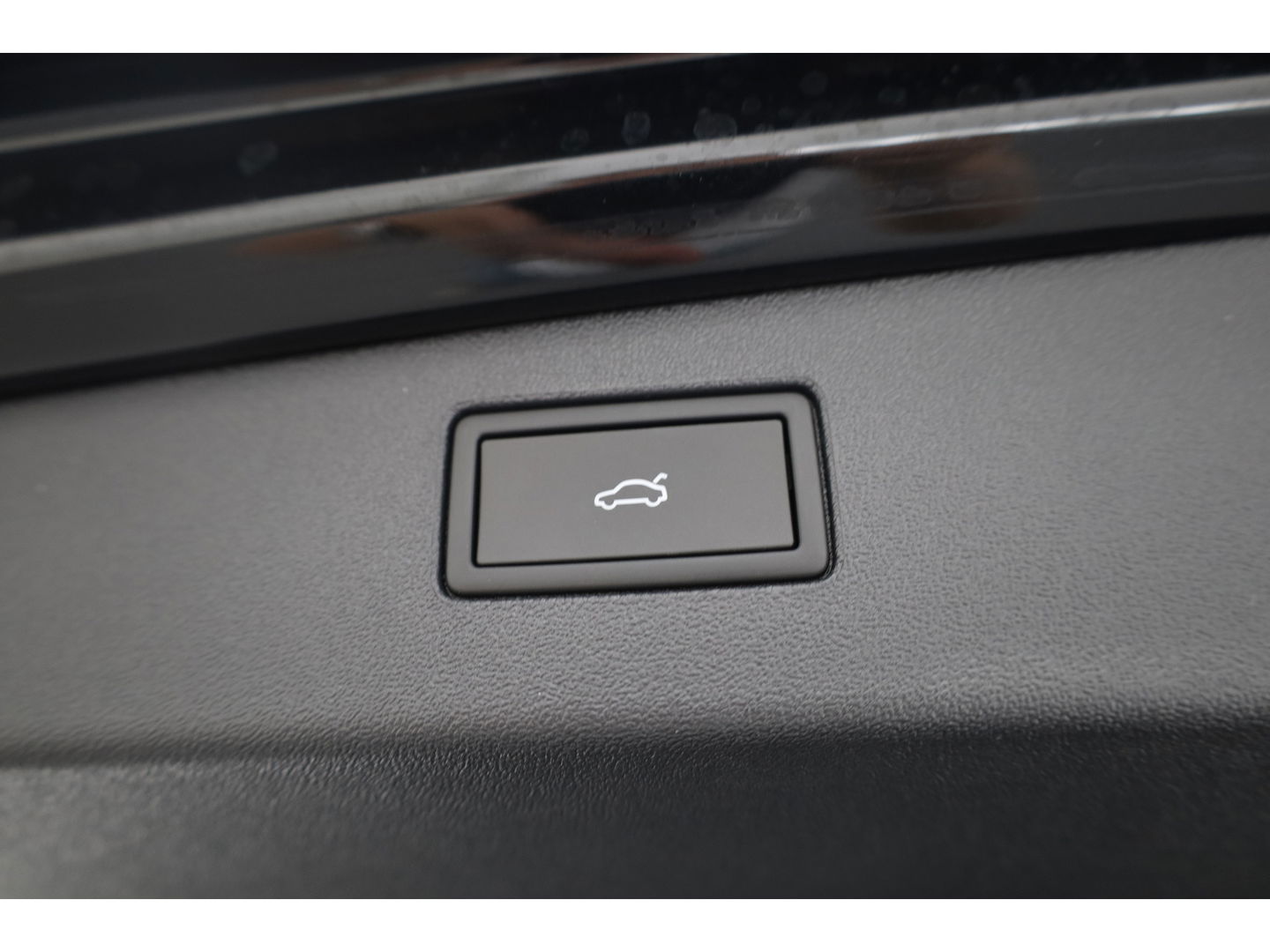 Volkswagen Tiguan 1.5 eHybrid R-Line Black Style 272pk | Pano | Massage | Adapt. Cruise | Elek. Trekhaak | IQ. Light | Camera | Keyless