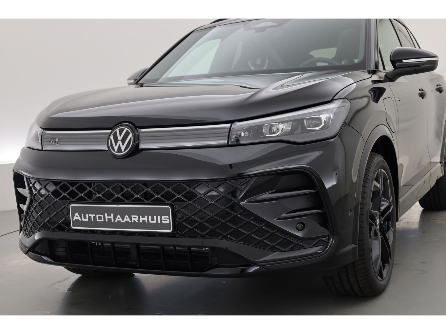 Volkswagen Tiguan 1.5 eHybrid R-Line Black Style 272pk | Pano | Massage | Adapt. Cruise | Elek. Trekhaak | IQ. Light | Camera | Keyless