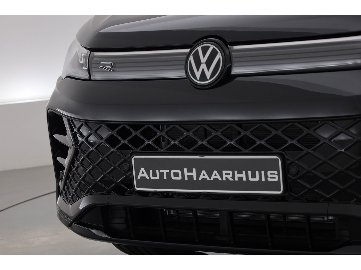 Volkswagen Tiguan 1.5 eHybrid R-Line Black Style 272pk | Pano | Massage | Adapt. Cruise | Elek. Trekhaak | IQ. Light | Camera | Keyless