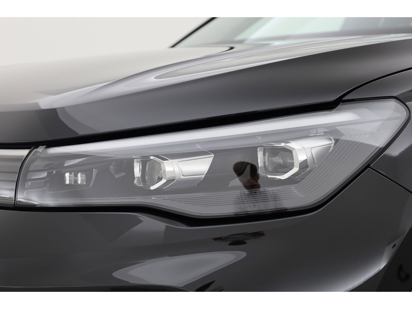 Volkswagen Tiguan 1.5 eHybrid R-Line Black Style 272pk | Pano | Massage | Adapt. Cruise | Elek. Trekhaak | IQ. Light | Camera | Keyless