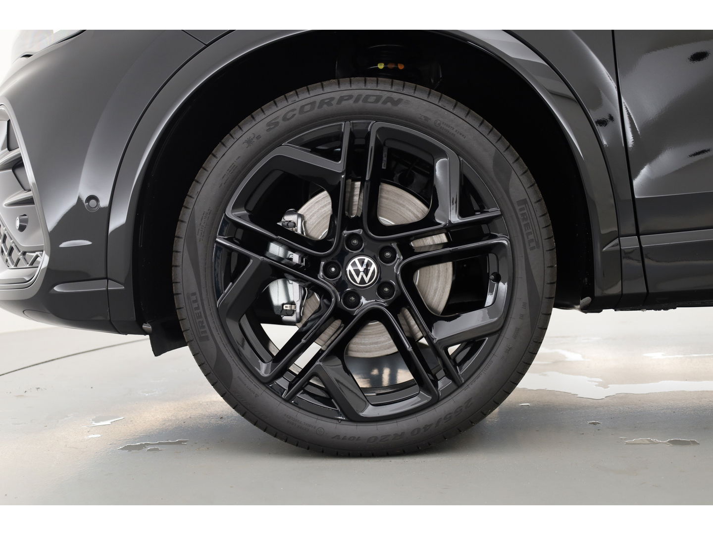 Volkswagen Tiguan 1.5 eHybrid R-Line Black Style 272pk | Pano | Massage | Adapt. Cruise | Elek. Trekhaak | IQ. Light | Camera | Keyless