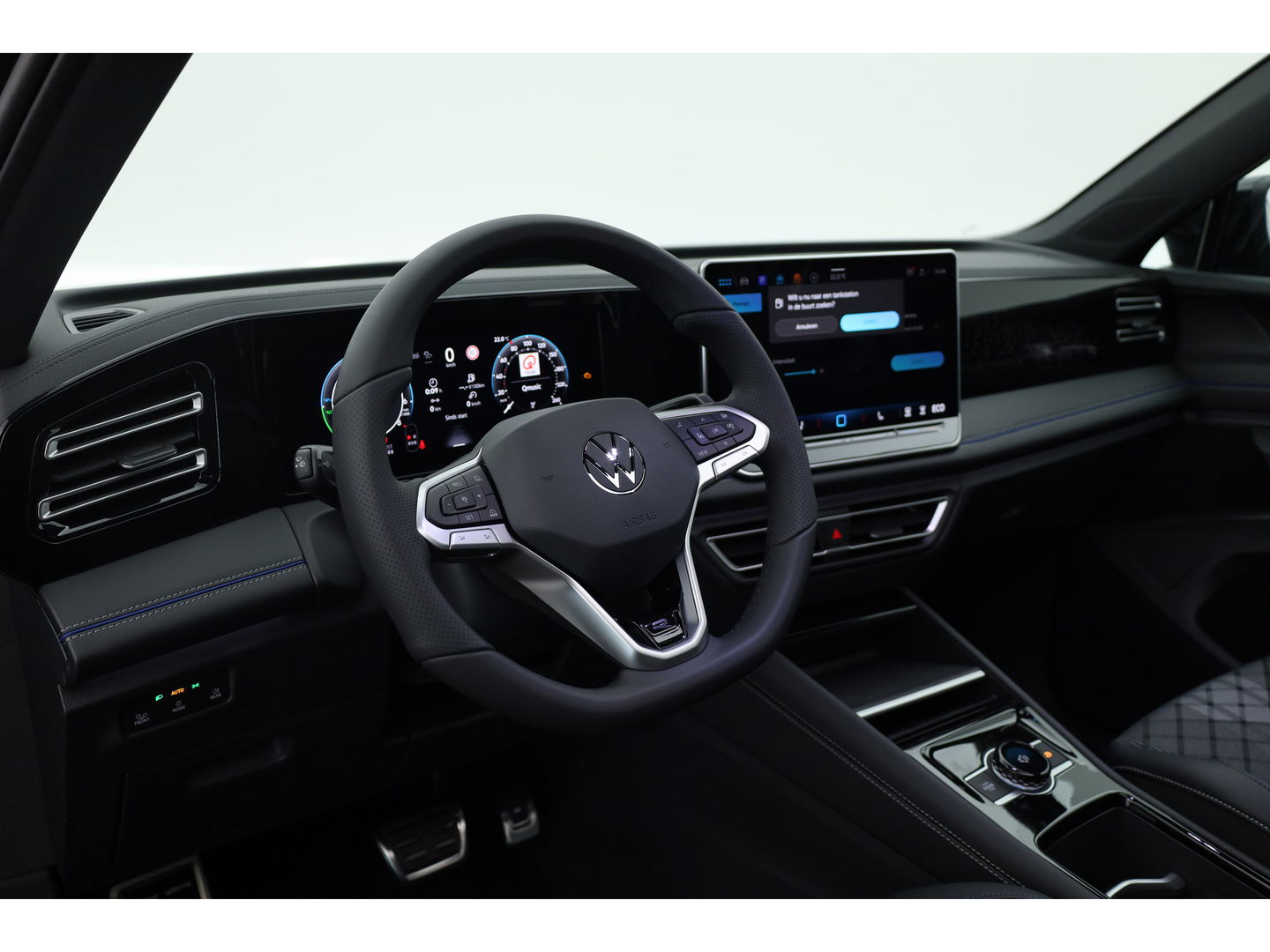 Volkswagen Tiguan 1.5 eHybrid R-Line Black Style 272pk | Pano | Massage | Adapt. Cruise | Elek. Trekhaak | IQ. Light | Camera | Keyless