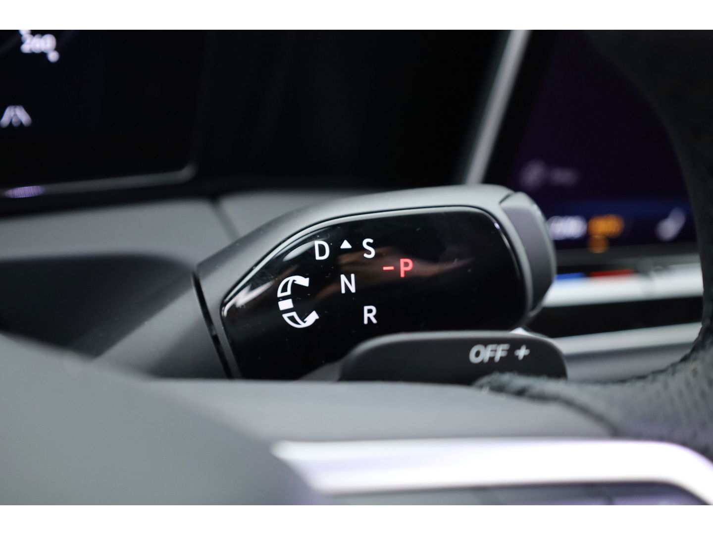Volkswagen Tiguan 1.5 eHybrid R-Line Black Style 272pk | Pano | Massage | Adapt. Cruise | Elek. Trekhaak | IQ. Light | Camera | Keyless