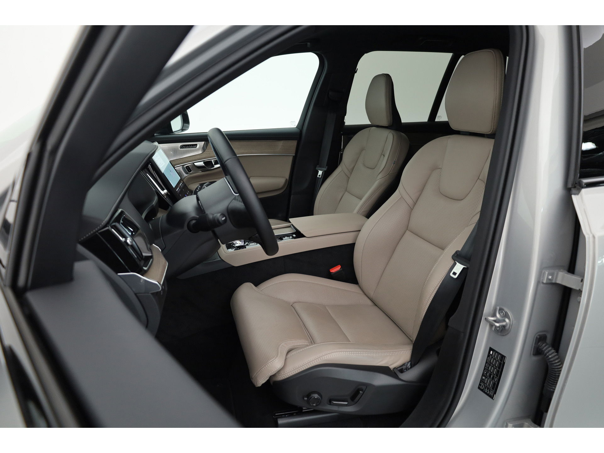 Volvo XC90 T8 Recharge Plus Dark | Luchtvering | 360cam | Stoelventi. | Bowers & Wilkins | Elek. Trekhaak | Memory seats