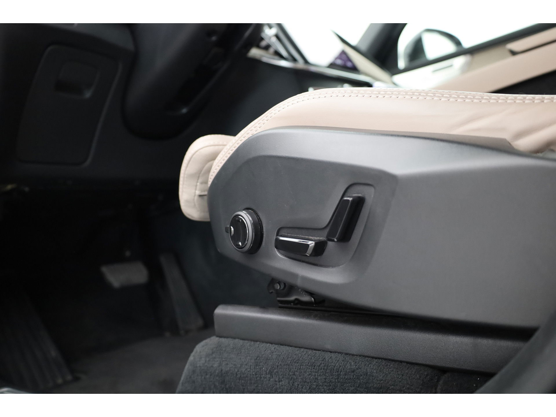 Volvo XC90 T8 Recharge Plus Dark | Luchtvering | 360cam | Stoelventi. | Bowers & Wilkins | Elek. Trekhaak | Memory seats
